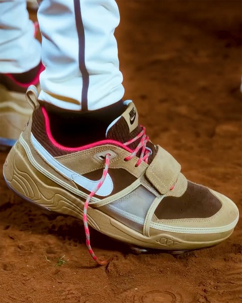 Travis scott clearance baseball cleats